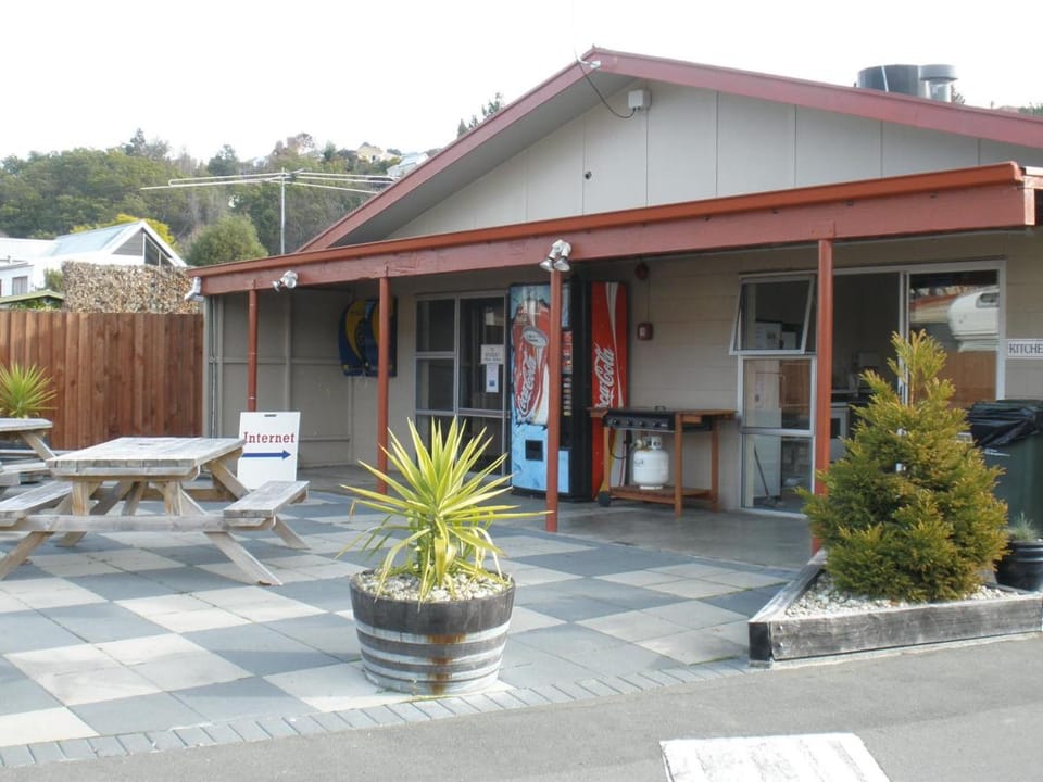 Nelson City TOP 10 Holiday Park Campground/ 
RV Resort in Nelson