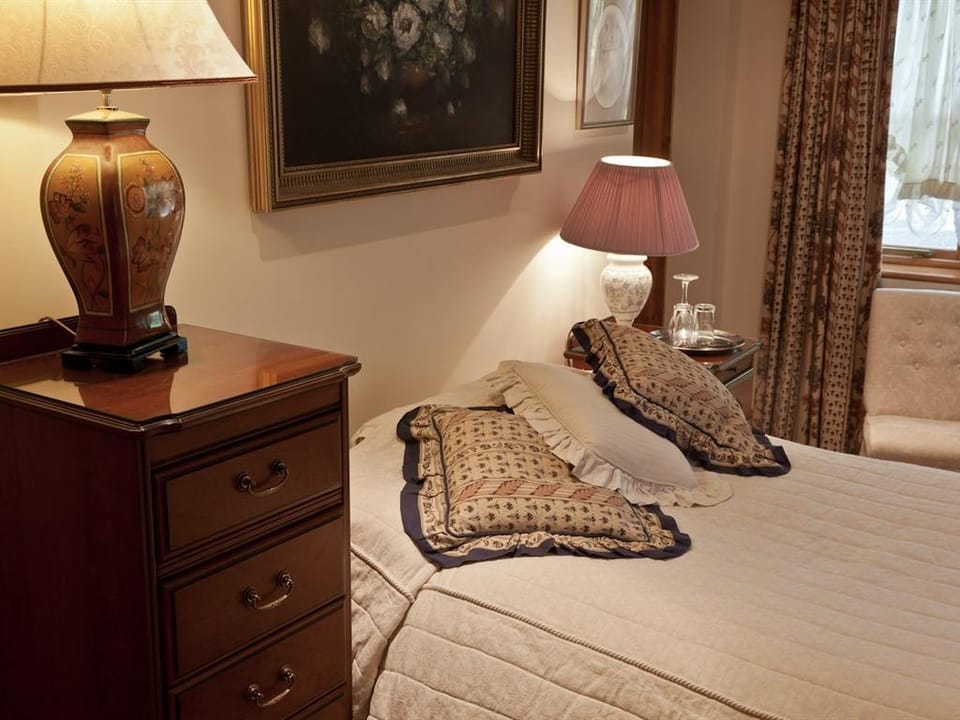 Little Red Rooster Rest and Spa Hotel in Wales
