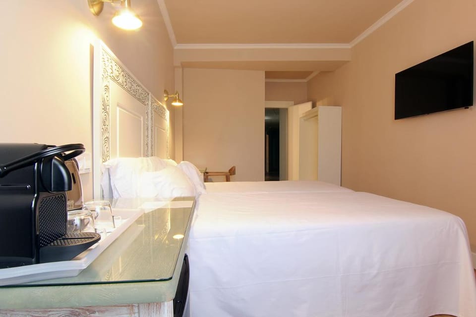 Hostal Los Castañuelos Bed and Breakfast in Candeleda