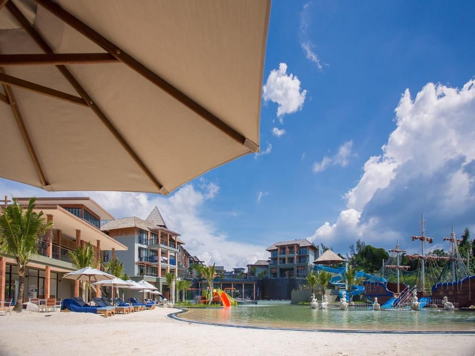 Mai Khao Lak Beach Resort & Spa Resort in Khuekkhak