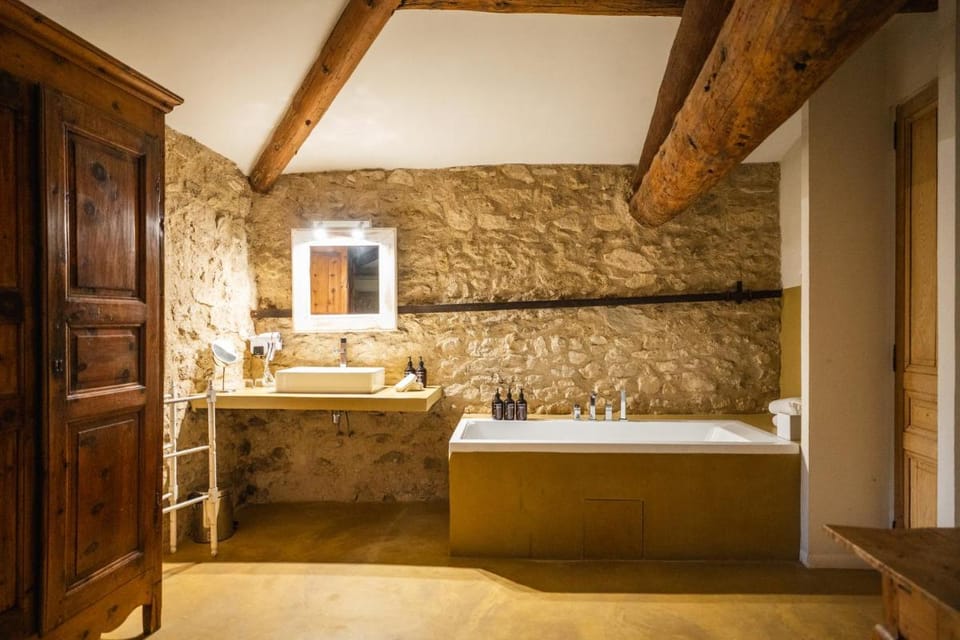 Le Galinier Lourmarin, a Beaumier Guesthouse Bed and Breakfast in Lourmarin