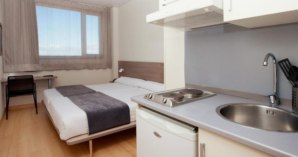 Vértice Roomspace Bed and Breakfast in Madrid