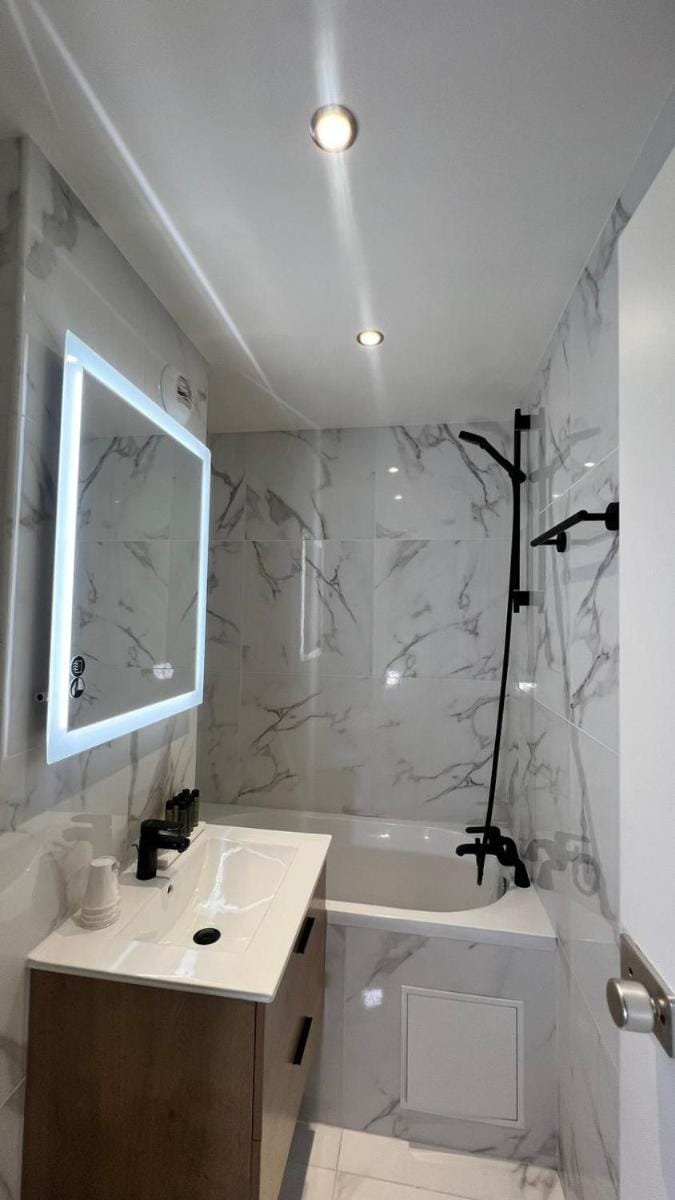 Hôtel Lebron Hotel in Paris