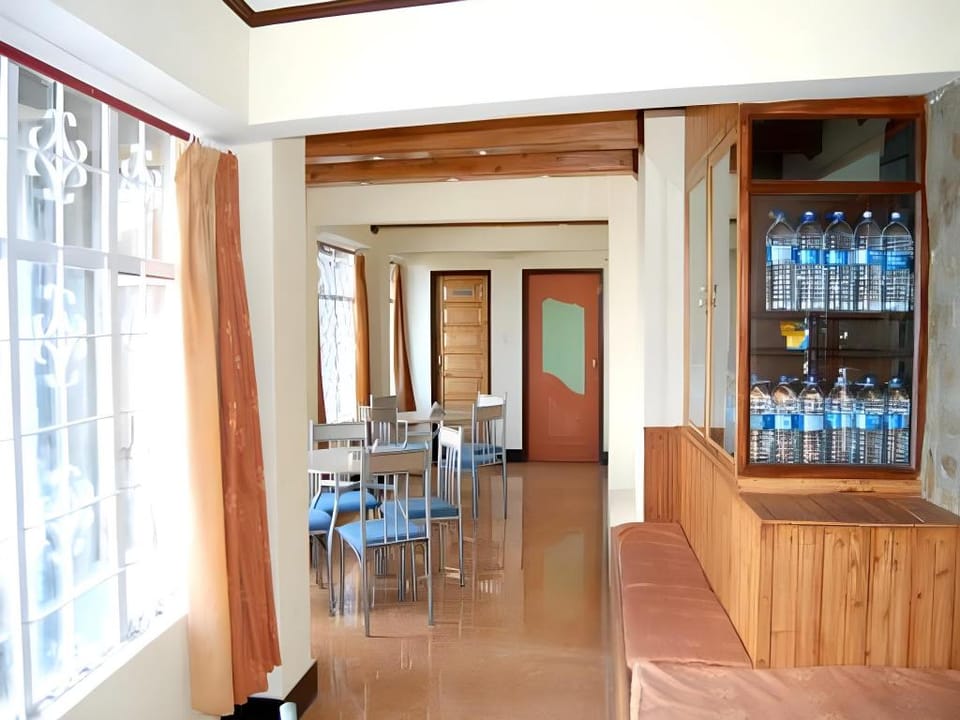 Hotel Broadway Hotel in Darjeeling