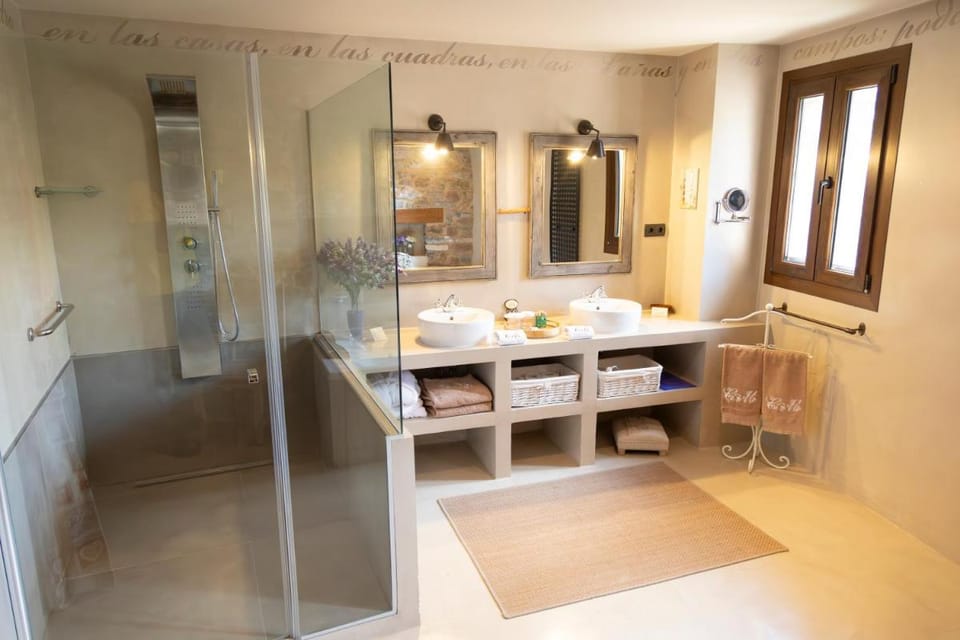 El Acebo de Casa Muria Country House in Catalonia