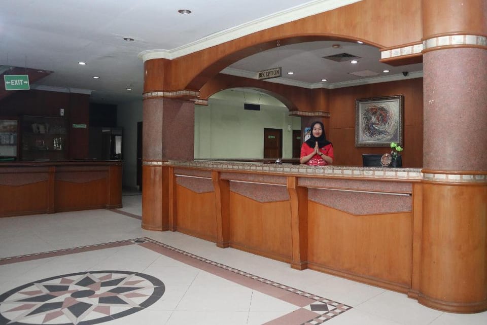 OYO 742 Mona Plaza Hotel Hotel in West Sumatra, Indonesia