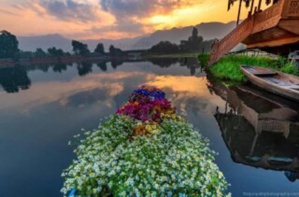 Houseboat New Golden Flower Docked boat in India