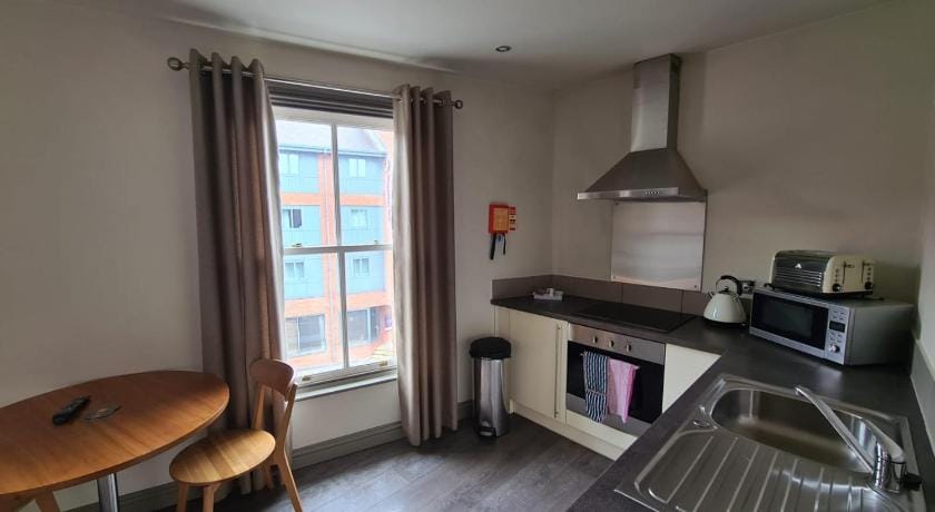 Base Serviced Apartments - City Road Apartment in Chester