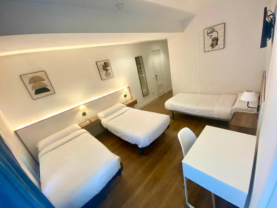 Far Home Gran VÃ­a Bed and Breakfast in Centro