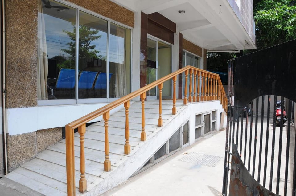 Lloyds Serviced Apartments, Near Music Academy Bed and Breakfast in Chennai