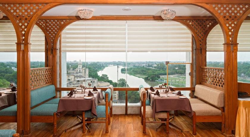 Hotel Clarks Avadh, Lucknow Hotel in Lucknow