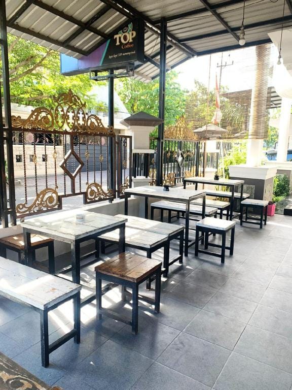 Tjahaja Baroe Syariah Mitra RedDoorz @ Dukuh Kupang Hotel in Surabaya