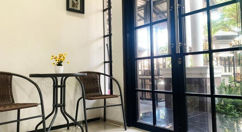 Tjahaja Baroe Syariah Mitra RedDoorz @ Dukuh Kupang Hotel in Surabaya