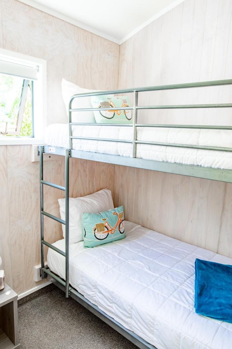 Hot Water Beach TOP 10 Holiday Park Campground/ 
RV Resort in Auckland Region