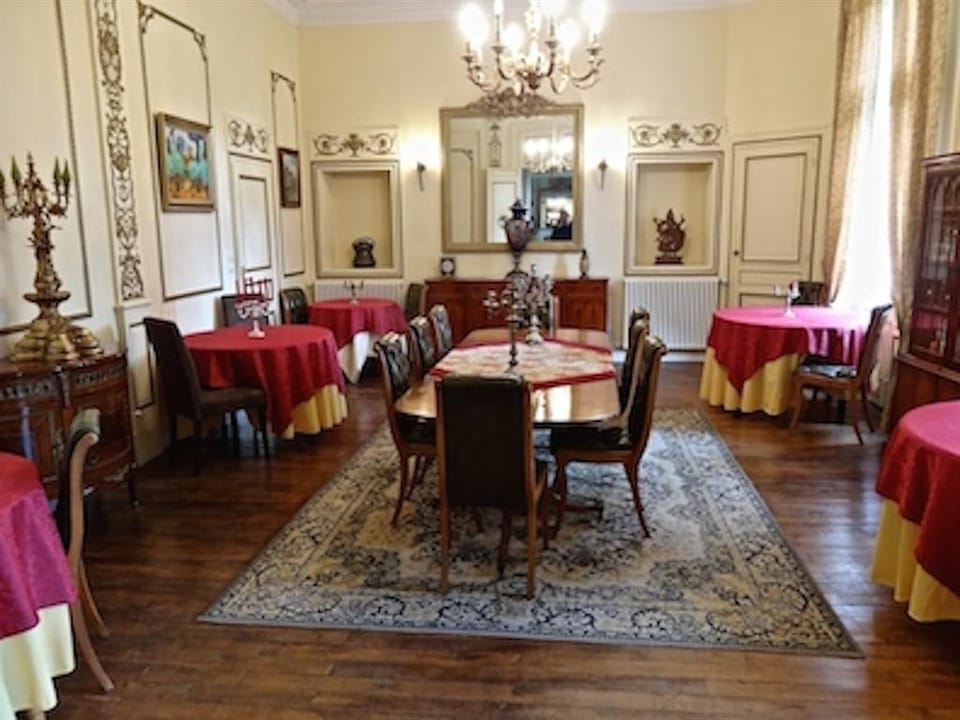 Château les Vallées Bed and Breakfast in Centre-Val de Loire