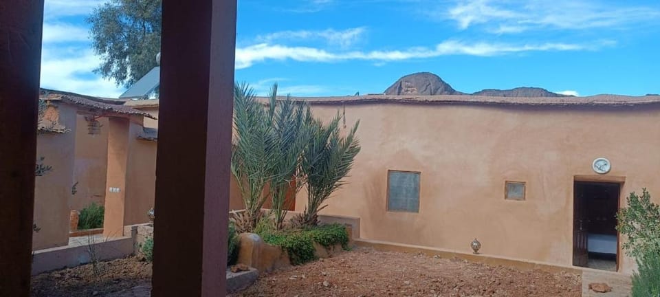 Auberge Restaurant TISSILI " Oasis de Fint" Bed and Breakfast in Souss-Massa