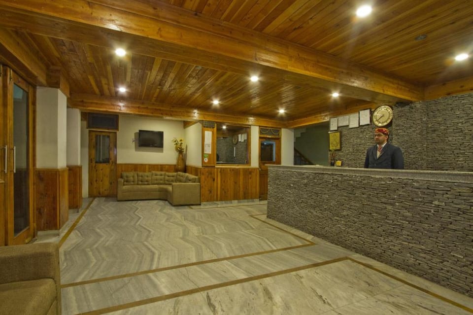 Sarthak Resorts Hotel in Manali