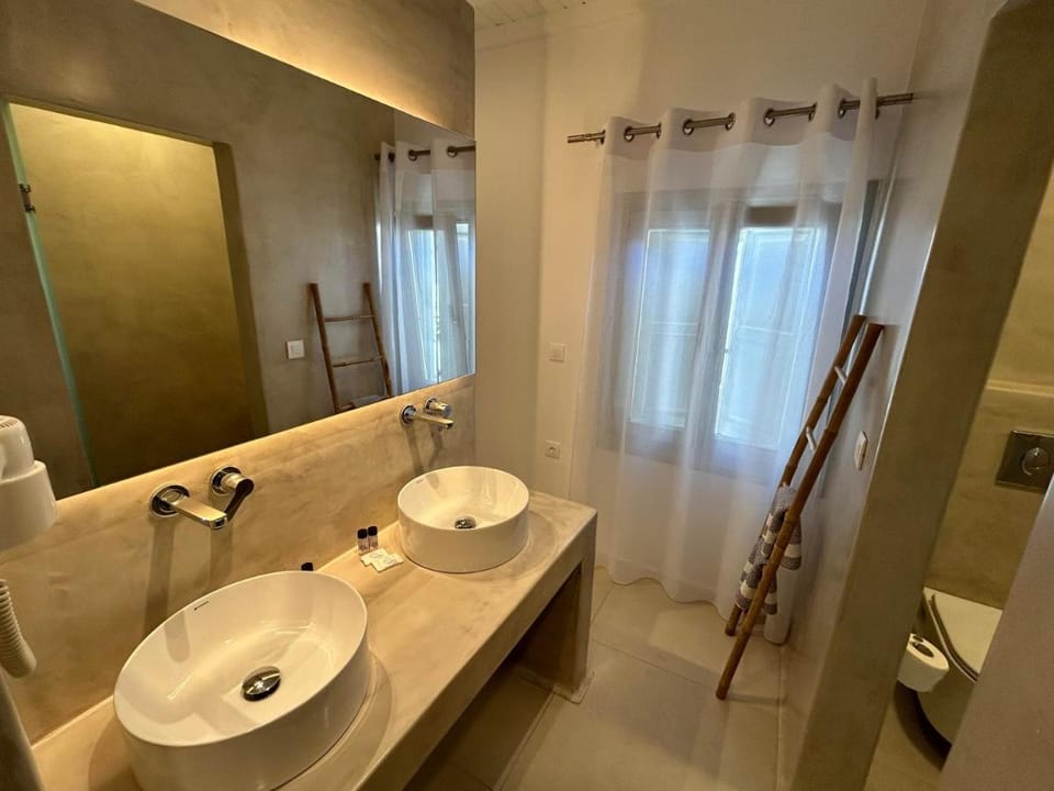 Paolas Sunset Apartment hotel in Mykonos, Mikonos 846 00, Greece