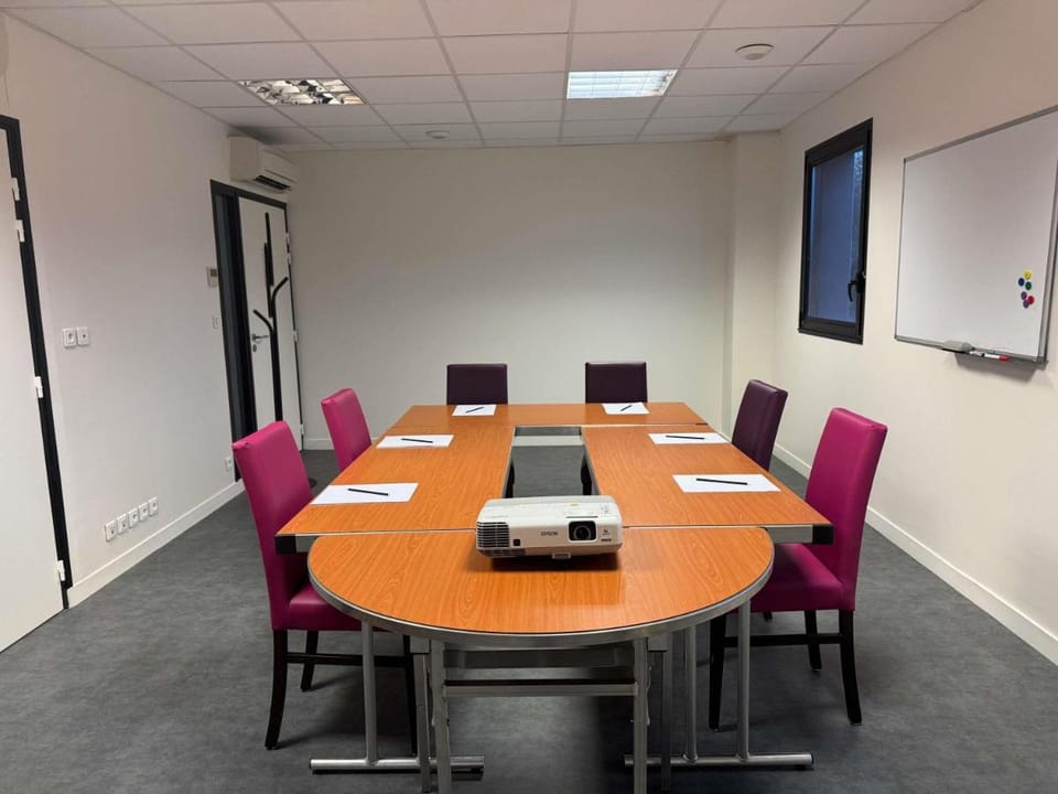 Hotel Ibis Styles Montargis Arboria Hotel in Centre-Val de Loire