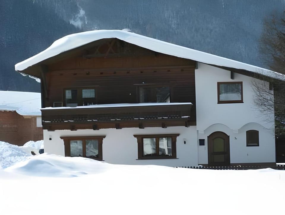 Apartment in Pettneu near St Anton Ski Slopes Apartment in Tyrol
