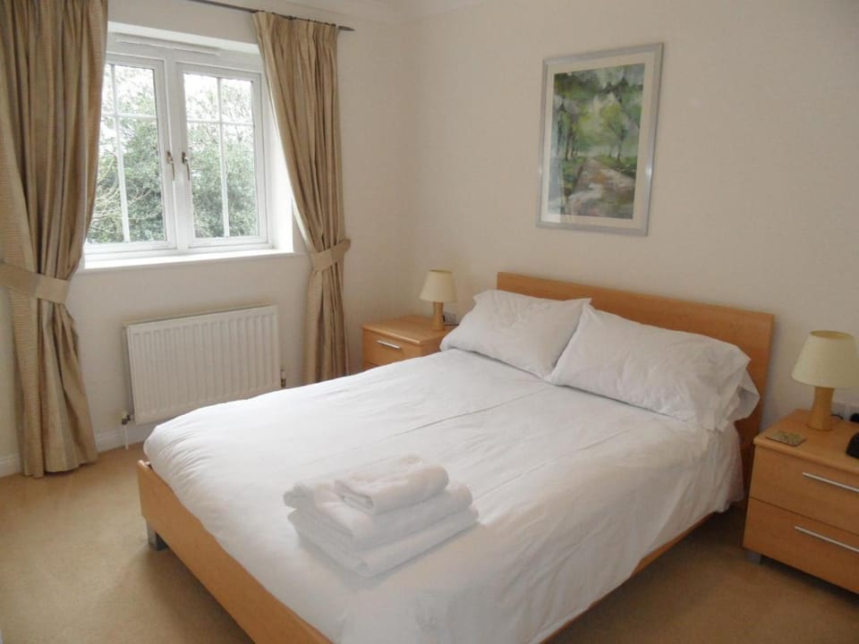 Basingstoke Apartments - Westlands House, City Centre, Home-From-Home Apartment in Basingstoke