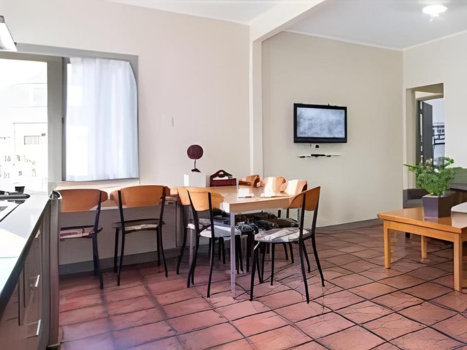 Kiwi Airport Backpackers Hotel in Auckland