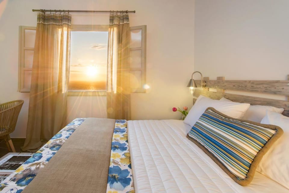 Caldera's Dolphin Suites Apartment hotel in Megalochori