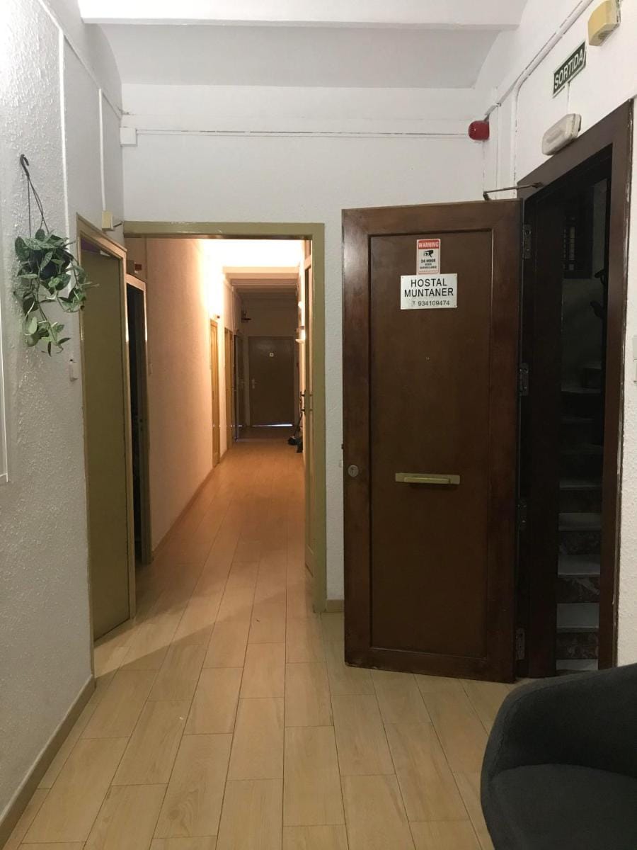 Hostal Muntaner Bed and Breakfast in Barcelona