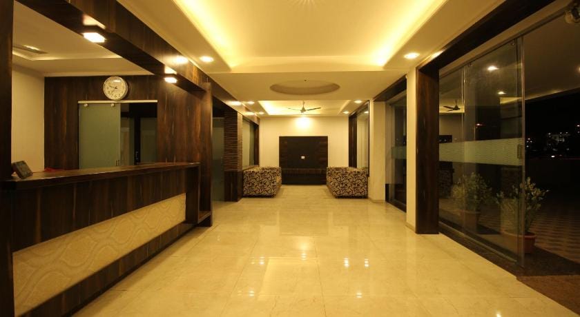 Hotel Yog Palace - Newly Renovated 2024 Hotel in Maharashtra