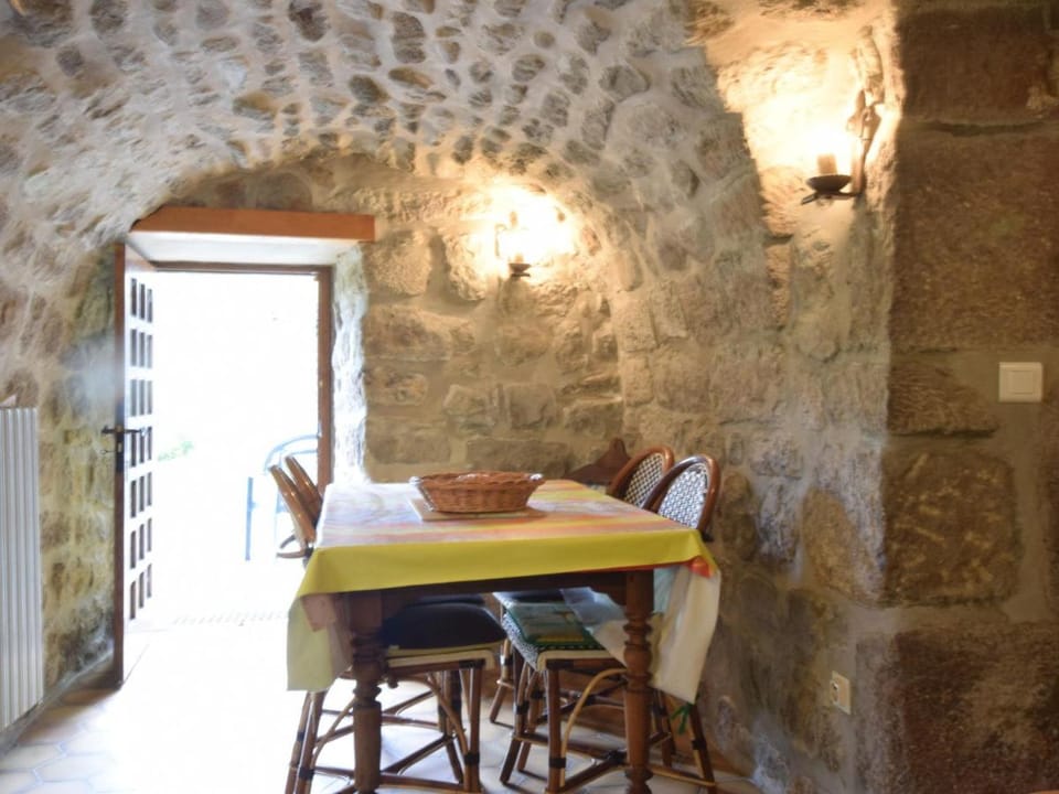 Riverside Retreat in La Souche Vacation rental in Auvergne-Rhône-Alpes