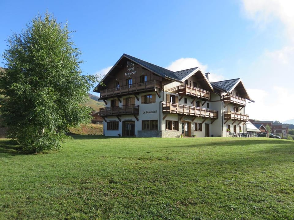 Chalet-Hôtel Le Beausoleil, The Originals Relais (Hotel-Chalet de Tradition) Hotel in Villarembert