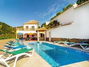 Family Villa with Terrace Villa in Axarquía