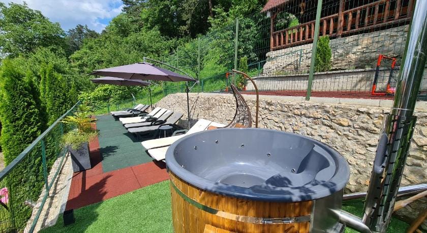 Pensiunea Cristina Bed and Breakfast in Brașov County