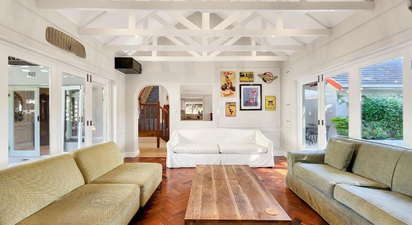 Pinoak Cottage Constantia Hotel in Cape Town