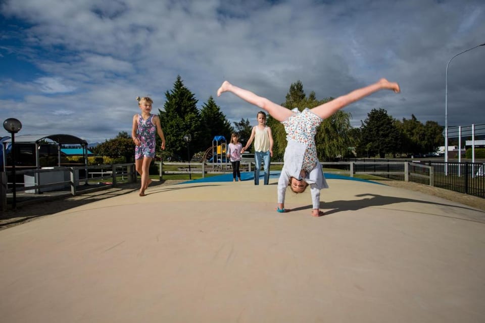 Te Anau Top 10 Holiday Park and Motels Campground/ 
RV Resort in Te Anau