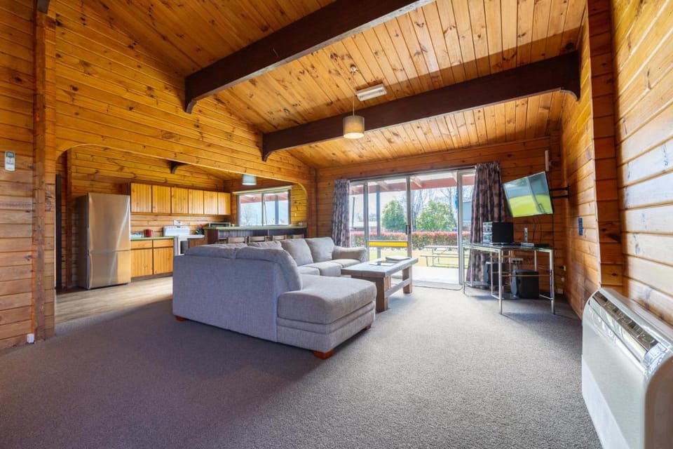 Te Anau Top 10 Holiday Park and Motels Campground/ 
RV Resort in Te Anau