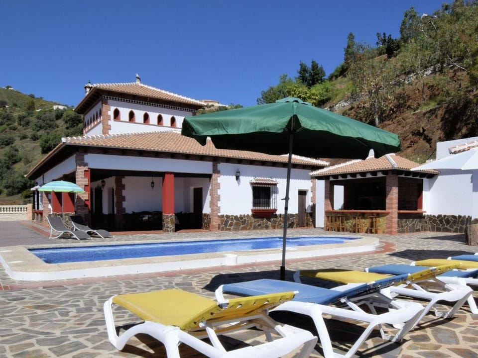 Family Villa with Garden Villa in Axarquía