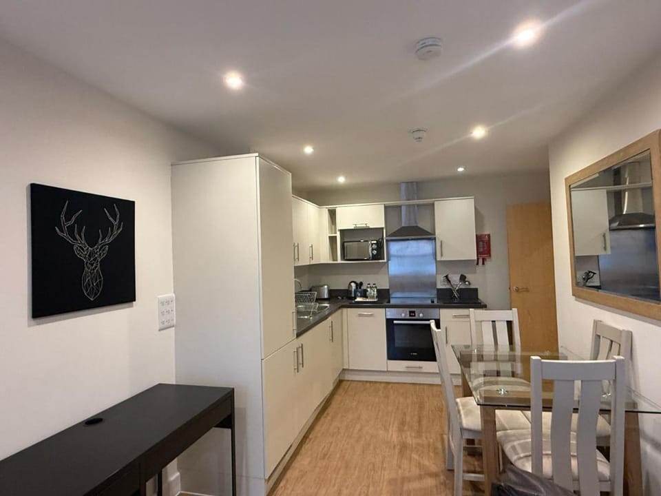 House of Fisher - City Wall House Apartment in Reading