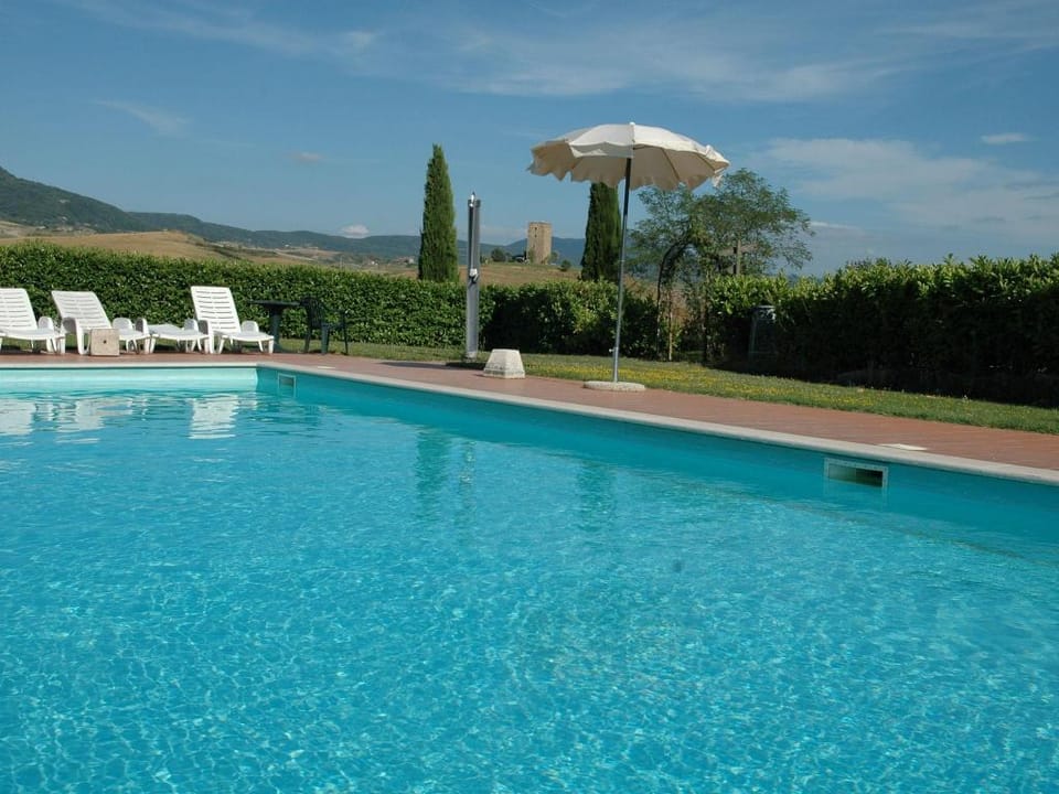 Spacious Farmhouse in Pienza with Swimming Pool Apartment in Tuscany