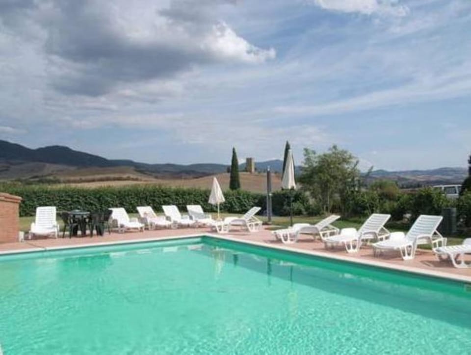 Spacious Farmhouse in Pienza with Swimming Pool Apartment in Tuscany