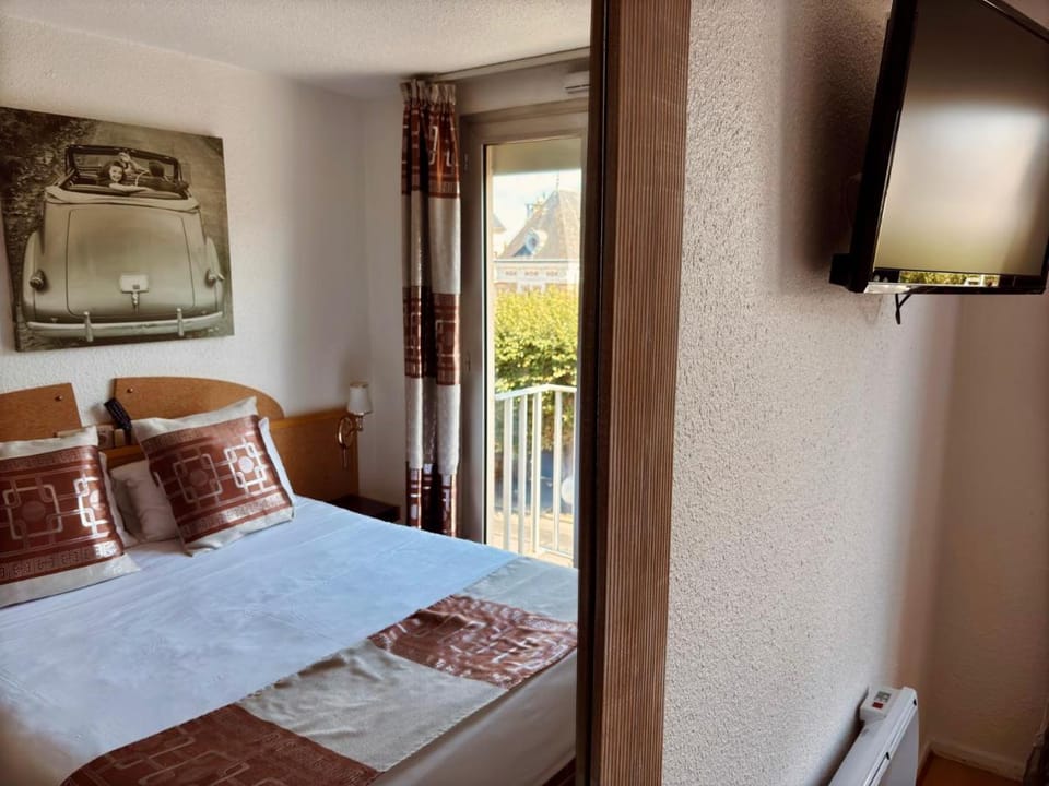 Kyriad Direct Arpajon Hotel in Île-de-France
