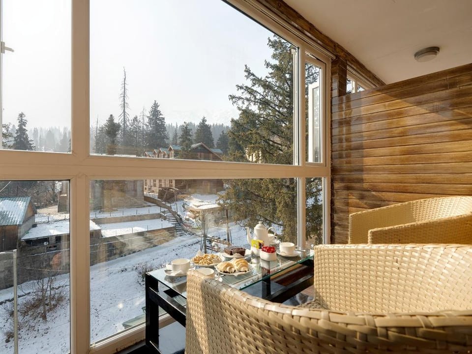 Hotel Pine Spring Gulmarg Hotel in India