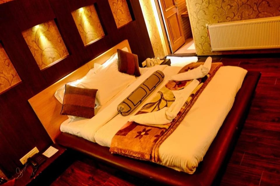 Hotel Pine Spring Pahalgam Hotel in Punjab