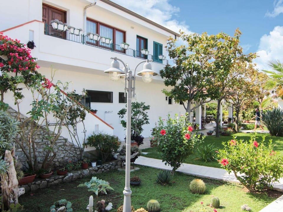 Belvilla by OYO Gattotrilo x 4 Vacation rental in Capo Vaticano