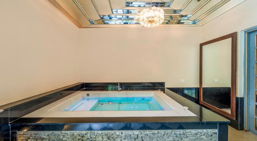 The Royal Retreat Resort & Spa Hotel in Udaipur