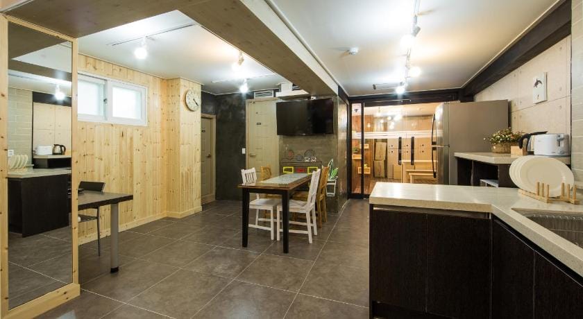 Guest House the Hill Myeongdong Bed and Breakfast in Seoul