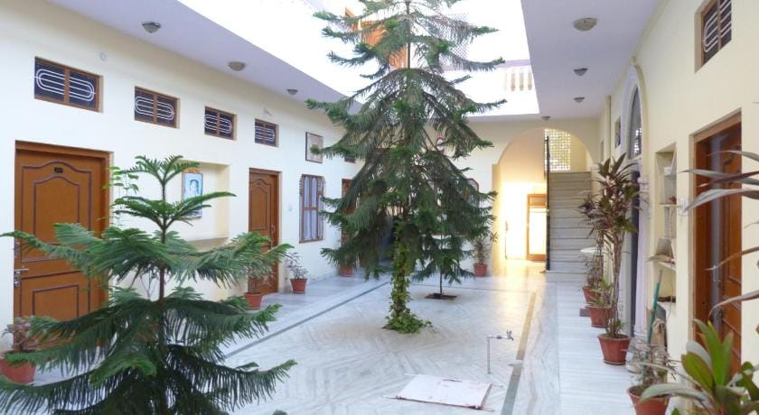 Keshav Palace Bed and Breakfast in Rajasthan