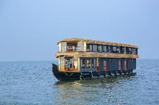 Cosy Houseboats Docked boat in Alappuzha