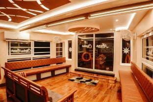 Cosy Houseboats Docked boat in Alappuzha