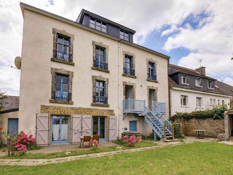 Sea View Retreat in Le Pouldu Apartment in Clohars-Carnoët